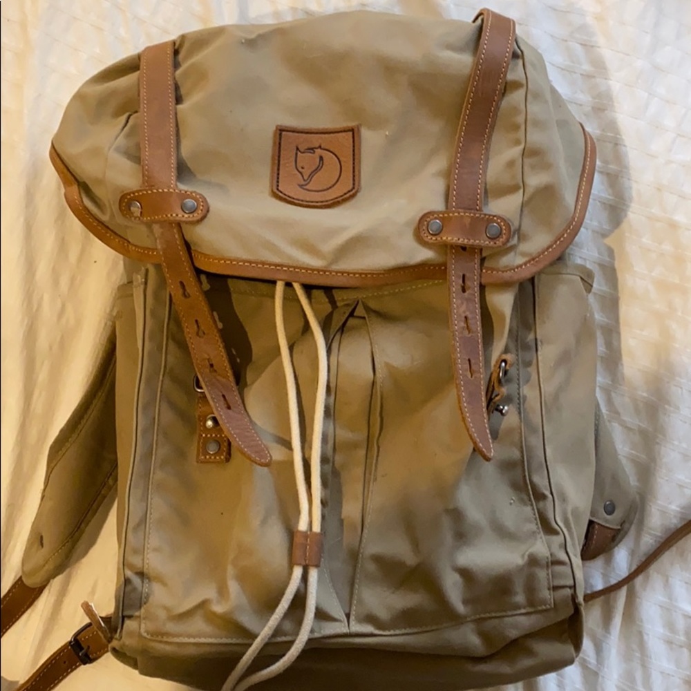 fjallraven medium sized backpack